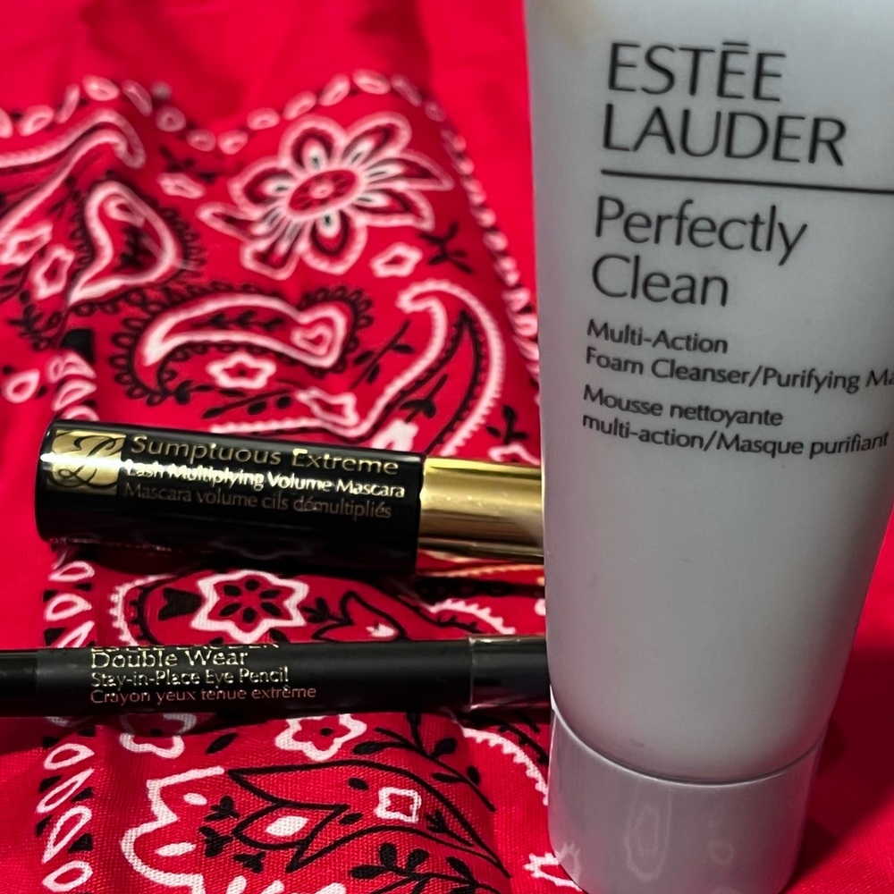 Small Estée Lauder bundle.